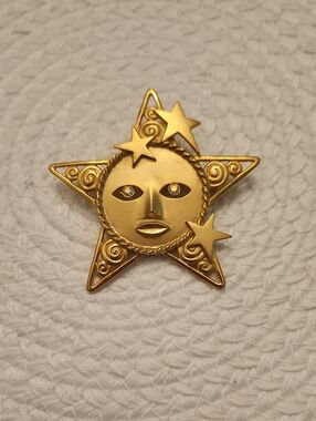 Gold Star & Sun Face Brooch - Gold Tone Women’s Jewelry
